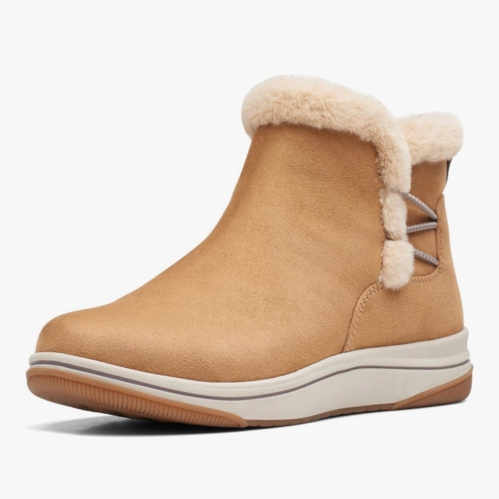 Clarks Women's Tan Ankle Boots with Faux Fur Lining Size 11
